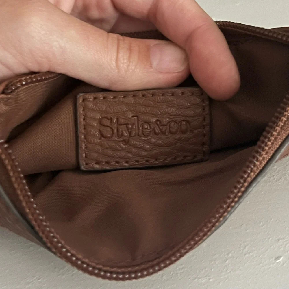 Brown leather wristlet - Picture 2 of 3